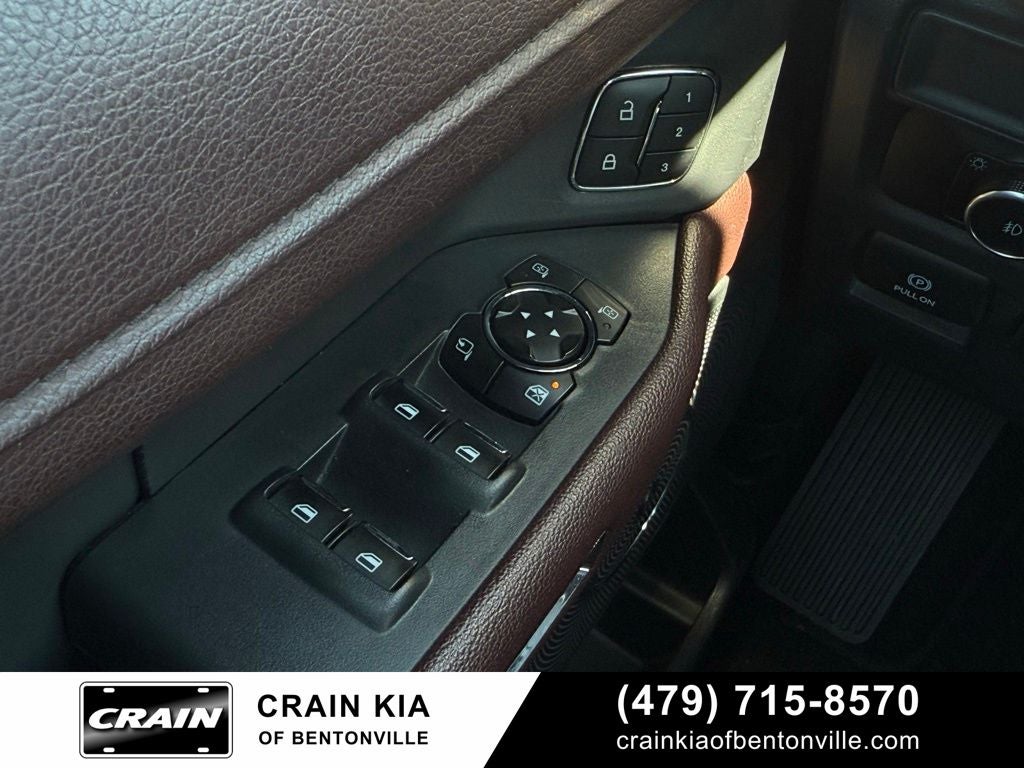 2024 Ford Expedition Limited - 4WD / PANORAMIC SUNROOF / CARFAX ONE OWNER