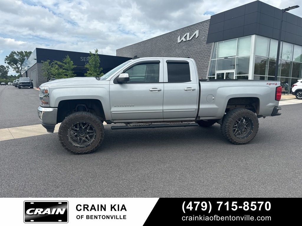 2017 Chevrolet Silverado 1500 LT - LIFTED! / CLEAN CARFAX / 4WD