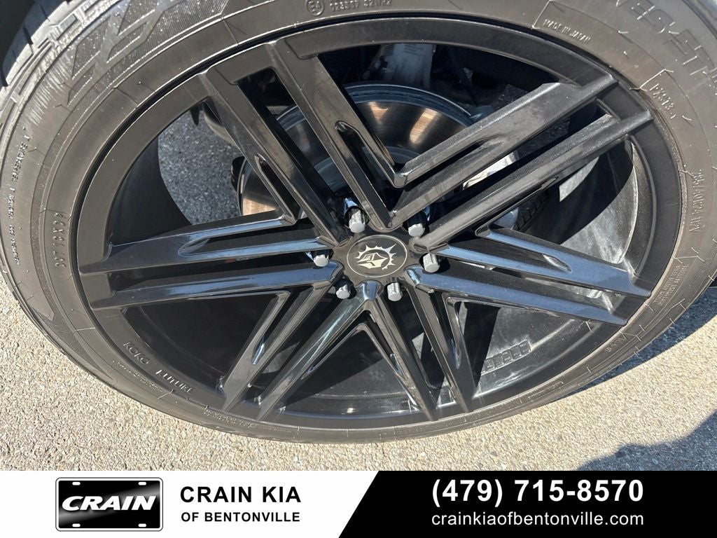 2025 GMC Yukon AT4 Ultimate - 4WD / PANORAMIC SUNROOF / ONE OWNER