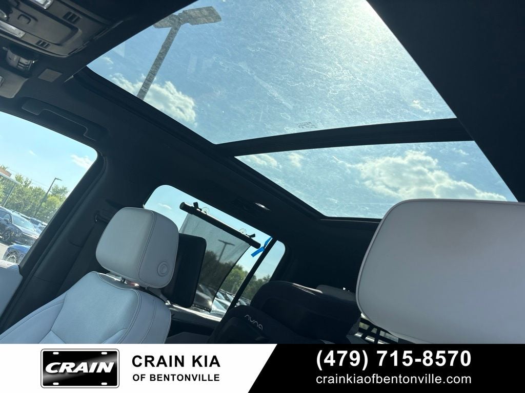 2025 Chevrolet Suburban Premier - 4WD / PANORAMIC SUNROOF / CLEAN CARFAX