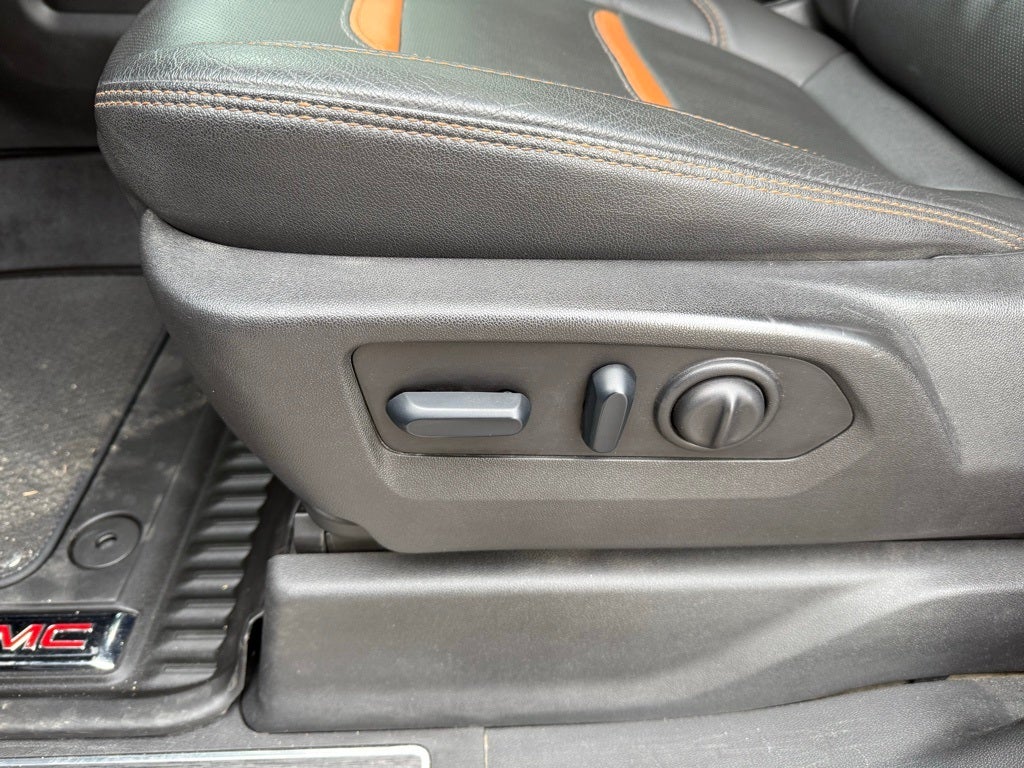 2023 GMC Sierra 2500HD AT4 - 4WD / SUNROOF / CLEAN CARFAX