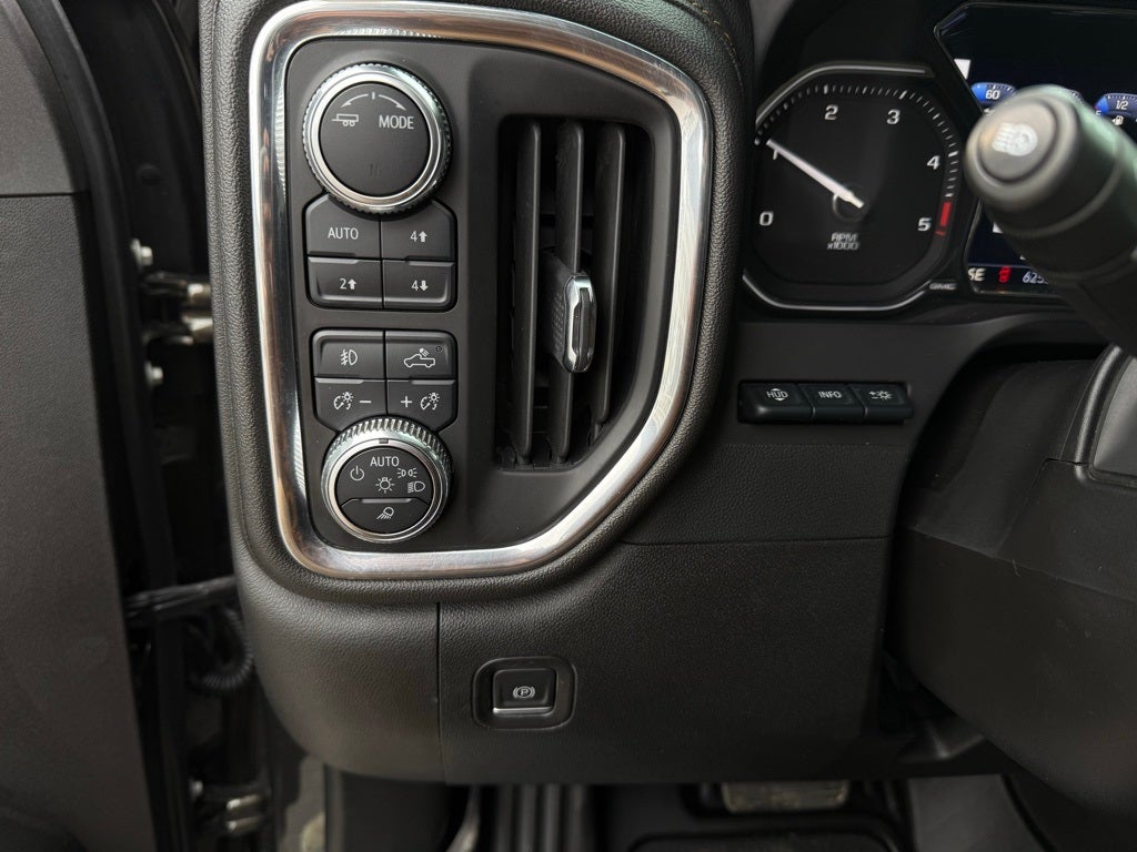 2023 GMC Sierra 2500HD AT4 - 4WD / SUNROOF / CLEAN CARFAX
