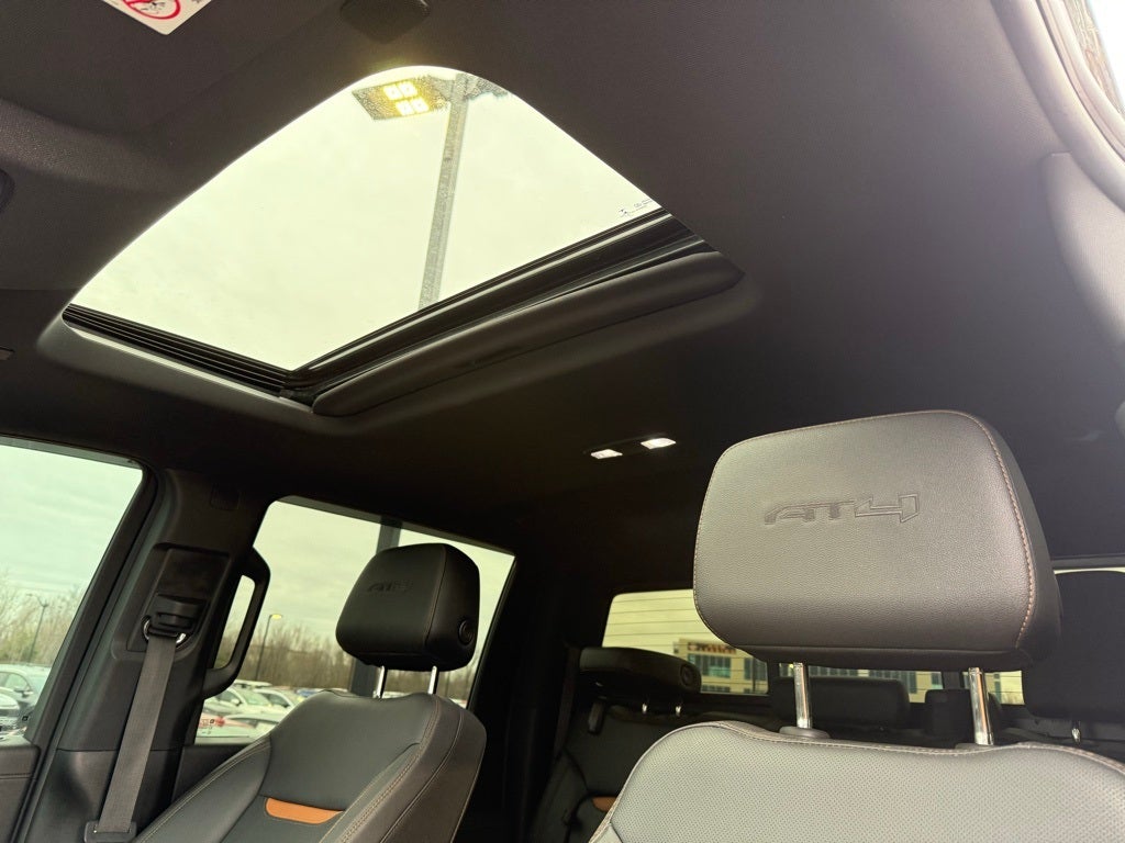 2023 GMC Sierra 2500HD AT4 - 4WD / SUNROOF / CLEAN CARFAX