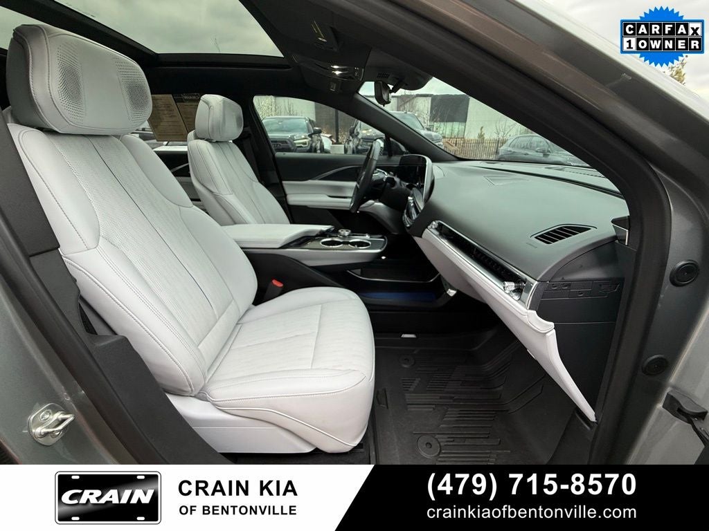 2024 Cadillac LYRIQ Sport - AWD / PANORAMIC SUNROOF / ONE OWNER