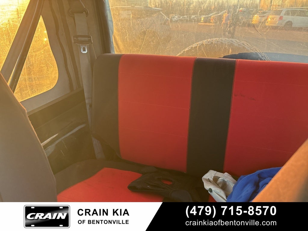 2000 Jeep Wrangler Sport - 4WD / CLEAN CARFAX