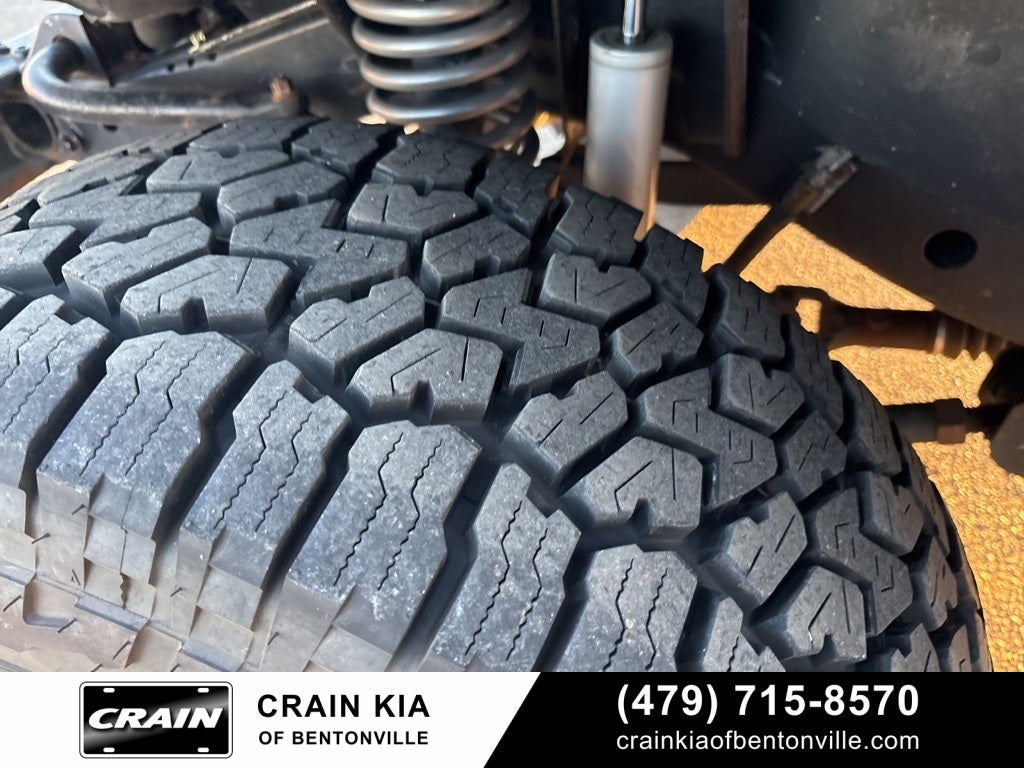 2000 Jeep Wrangler Sport - 4WD / CLEAN CARFAX