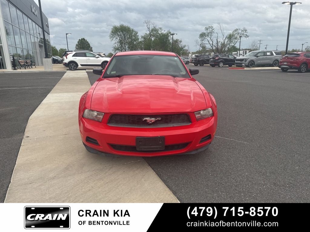 2011 Ford Mustang V6 - CLEAN CARFAX