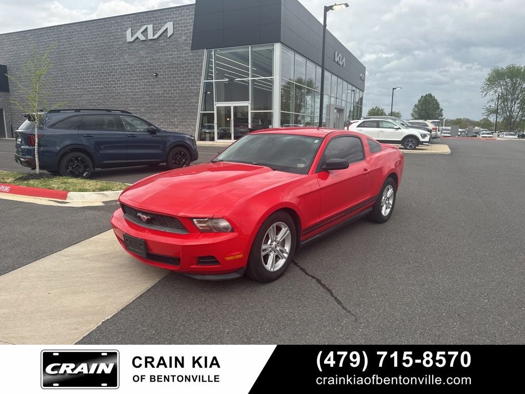 2011 Ford Mustang V6 - CLEAN CARFAX