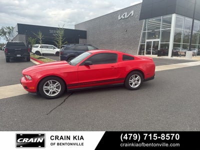 2011 Ford Mustang V6 - CLEAN CARFAX