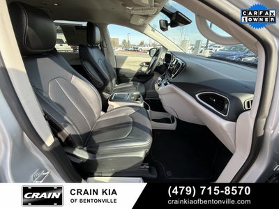 2024 Chrysler Pacifica Touring L - CLEAN CARFAX / ONE OWNER
