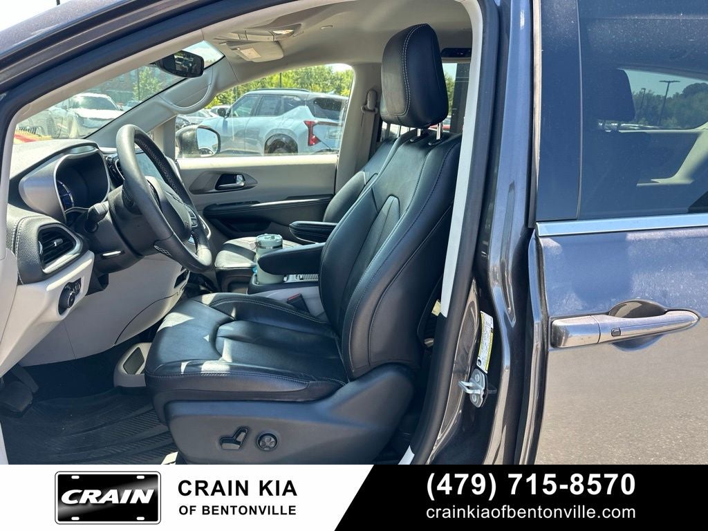 2022 Chrysler Pacifica Hybrid Touring L - CLEAN CARFAX / ONE OWNER