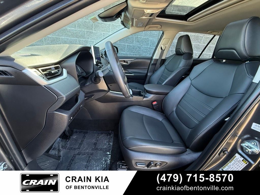 2024 Toyota RAV4 XLE Premium - SUNROOF / CLEAN CARFAX / ONE OWNER