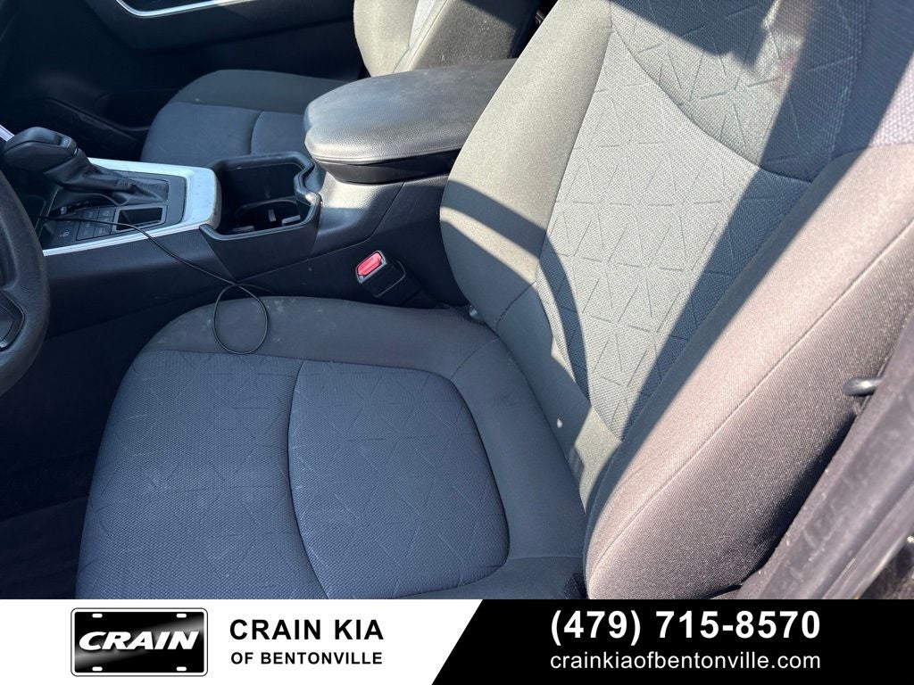 2022 Toyota RAV4 XLE - AWD / CLEAN CARFAX