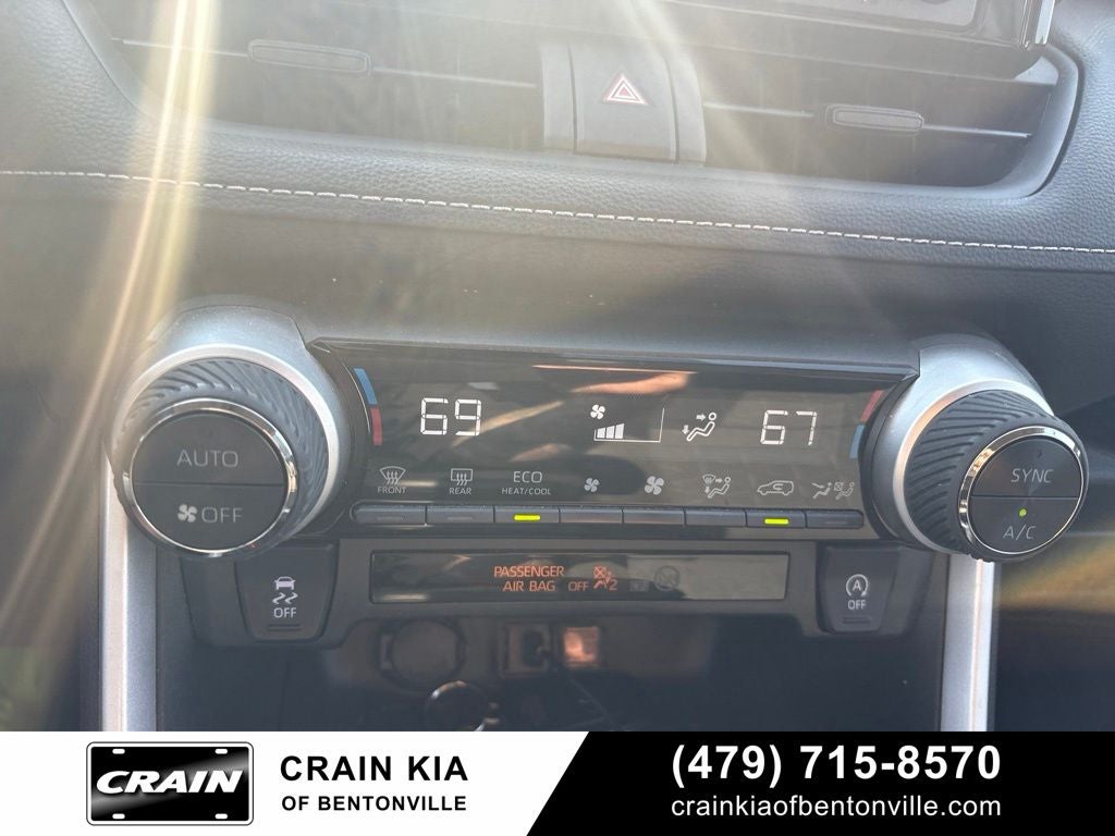 2022 Toyota RAV4 XLE - AWD / CLEAN CARFAX