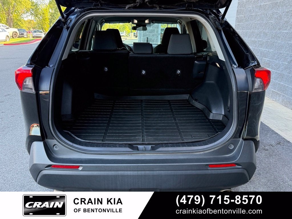 2022 Toyota RAV4 XLE - AWD / CLEAN CARFAX