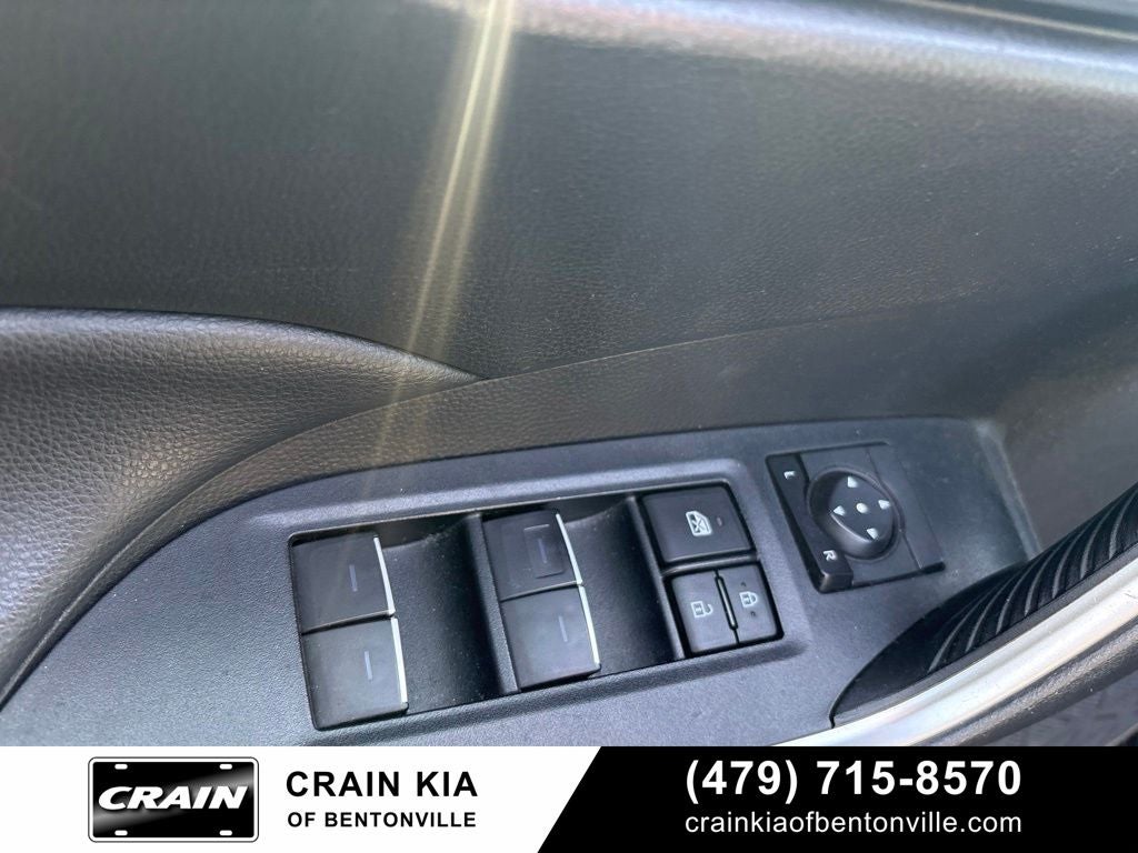 2022 Toyota RAV4 XLE - AWD / CLEAN CARFAX