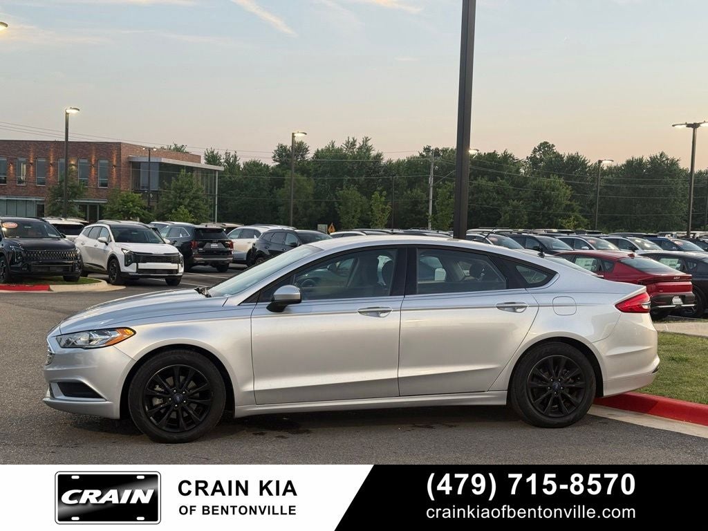 2017 Ford Fusion SE - CLEAN CARFAX
