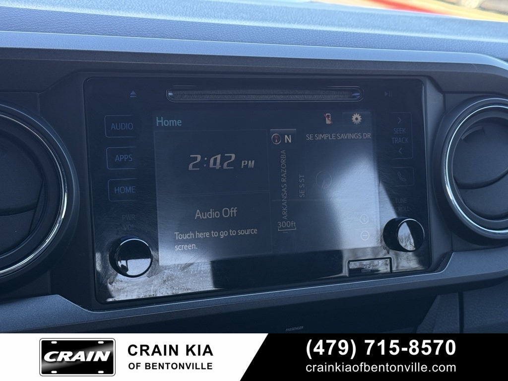 2017 Toyota Tacoma SR V6 - 4WD / LIFTED! / CLEAN CARFAX