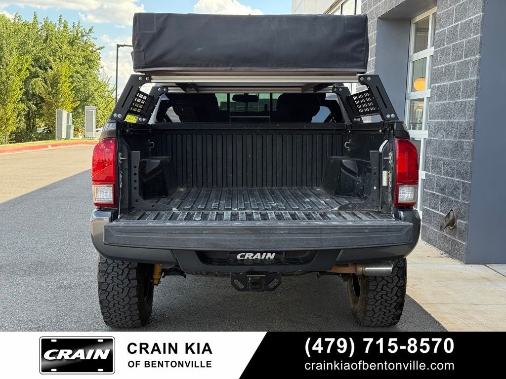 2017 Toyota Tacoma TRD Sport V6 - 4WD / CLEAN CARFAX / LIFTED!