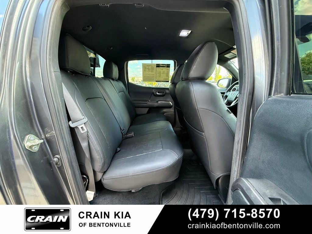 2017 Toyota Tacoma TRD Sport V6 - 4WD / CLEAN CARFAX / LIFTED!