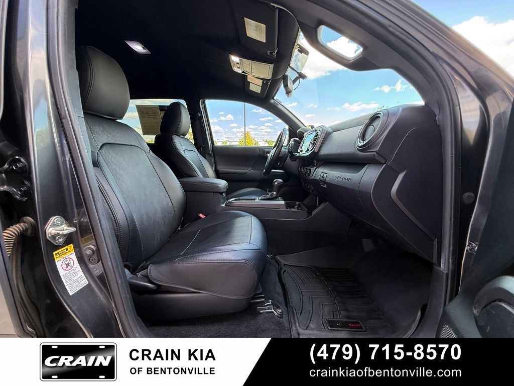 2017 Toyota Tacoma TRD Sport V6 - 4WD / CLEAN CARFAX / LIFTED!