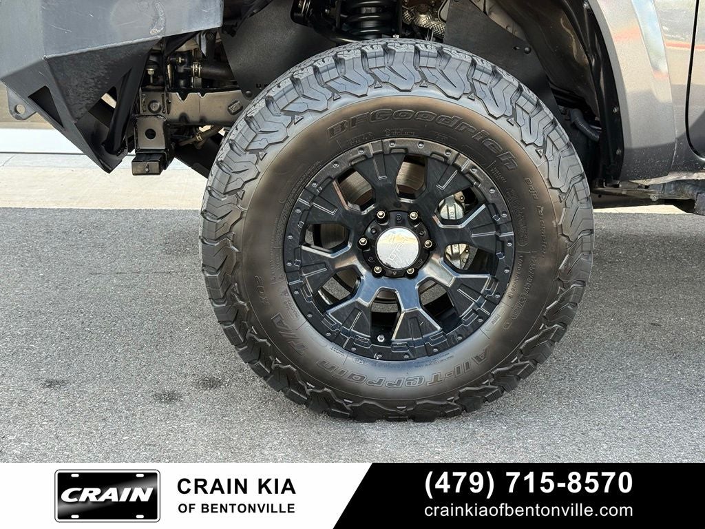 2017 Toyota Tacoma TRD Sport V6 - 4WD / CLEAN CARFAX / LIFTED!