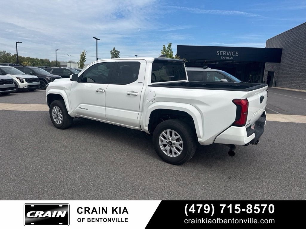 2024 Toyota Tacoma SR5 - 4WD / CLEAN CARFAX