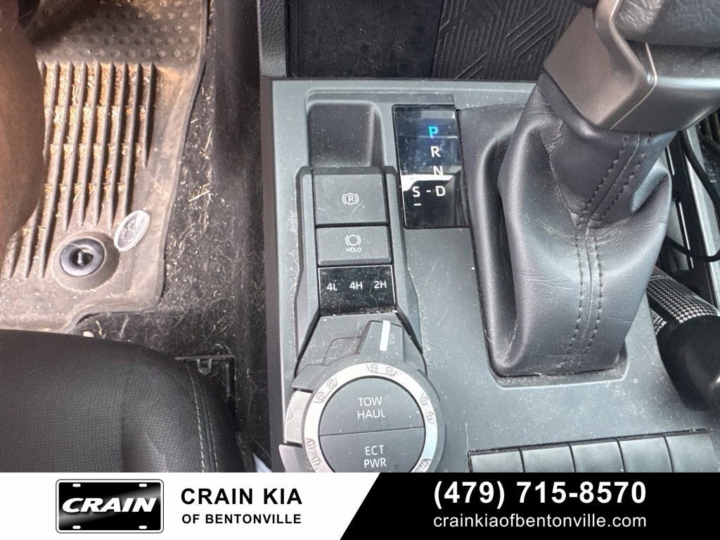 2024 Toyota Tacoma SR5 - 4WD / CLEAN CARFAX