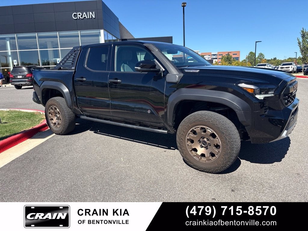 2025 Toyota Tacoma Hybrid Trailhunter - 4WD / CLEAN CARFAX / ONE OWNER