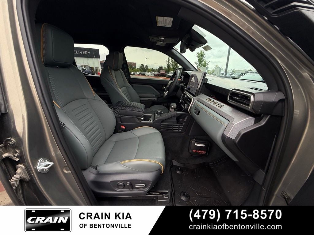 2025 Toyota Tacoma Hybrid Trailhunter - 4WD / CARFAX ONE OWNER
