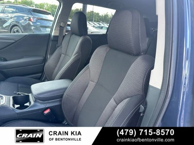 2025 Subaru Outback Premium - AWD / CLEAN CARFAX / ONE OWNER