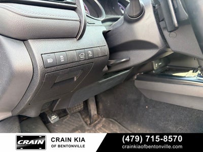 2019 Toyota Camry SE - SUNROOF / CLEAN CARFAX