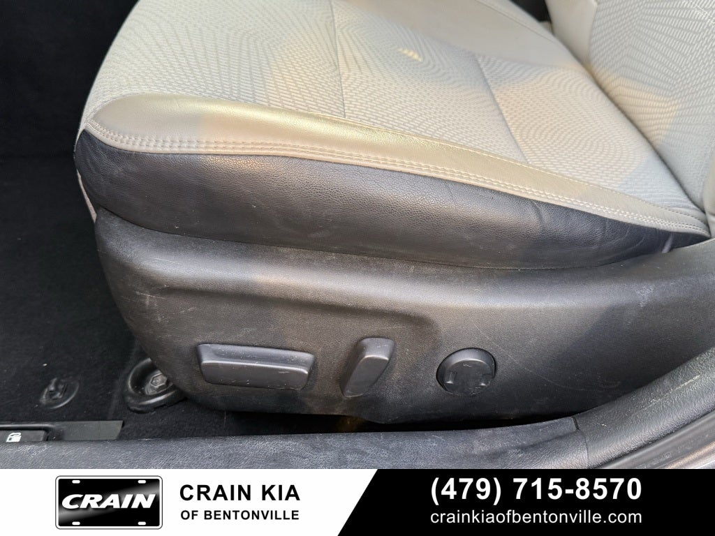 2016 Toyota Camry SE - CLEAN CARFAX HISTORY