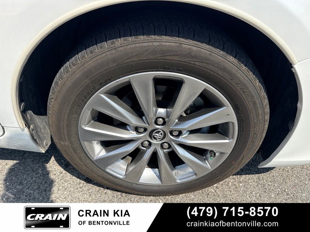 2015 Toyota Camry XLE - SUNROOF / LEATHER / NAV