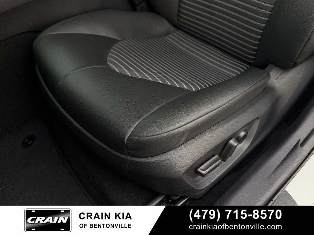 2024 Toyota Camry SE - CLEAN CARFAX / ONE OWNER