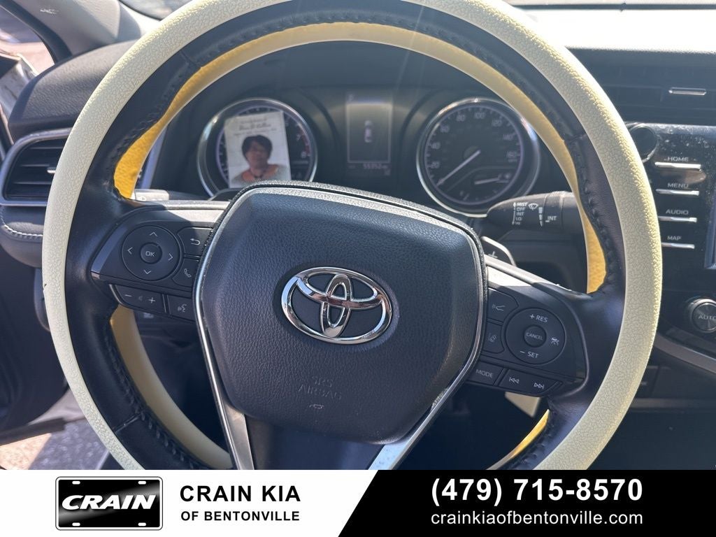 2020 Toyota Camry SE - CLEAN CARFAX / ONE OWNER