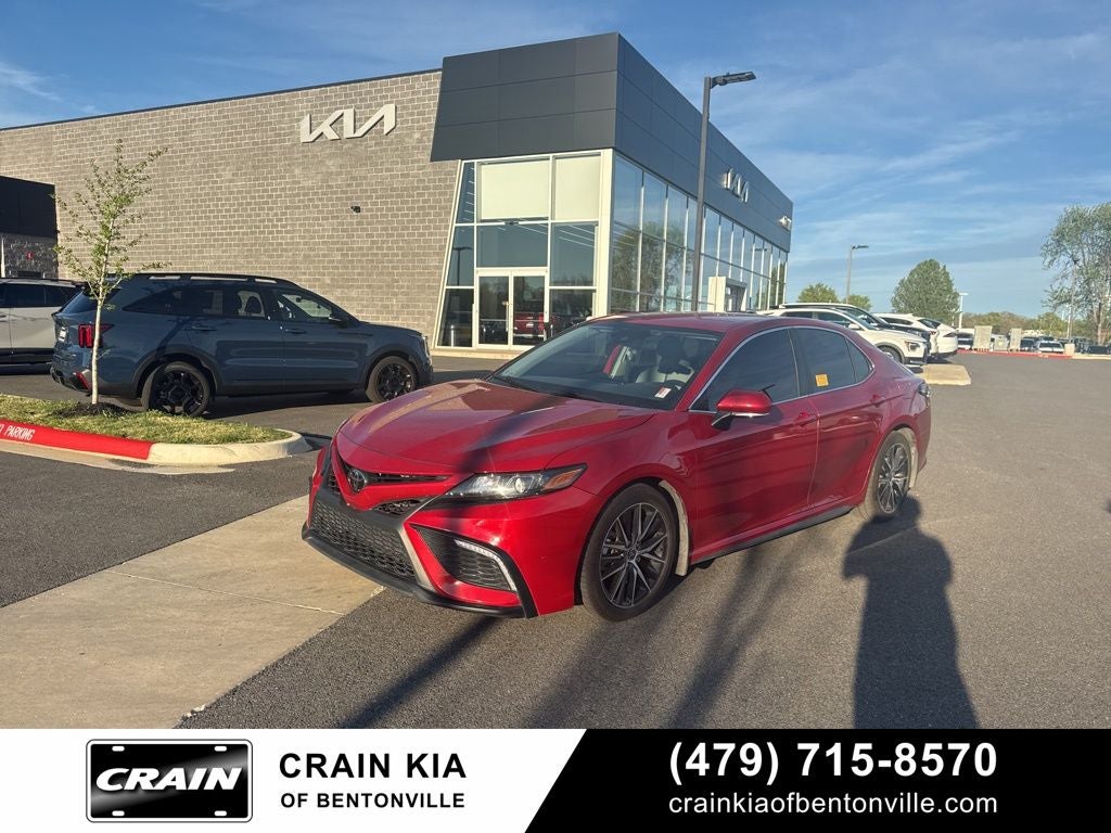 2022 Toyota Camry SE - CLEAN CARFAX / ONE OWNER
