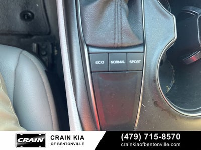 2022 Toyota Camry SE - CLEAN CARFAX / ONE OWNER