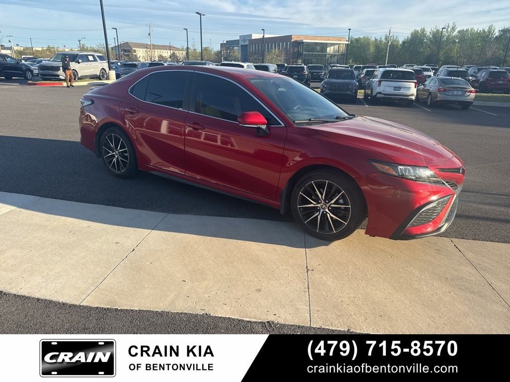 2022 Toyota Camry SE - CLEAN CARFAX / ONE OWNER
