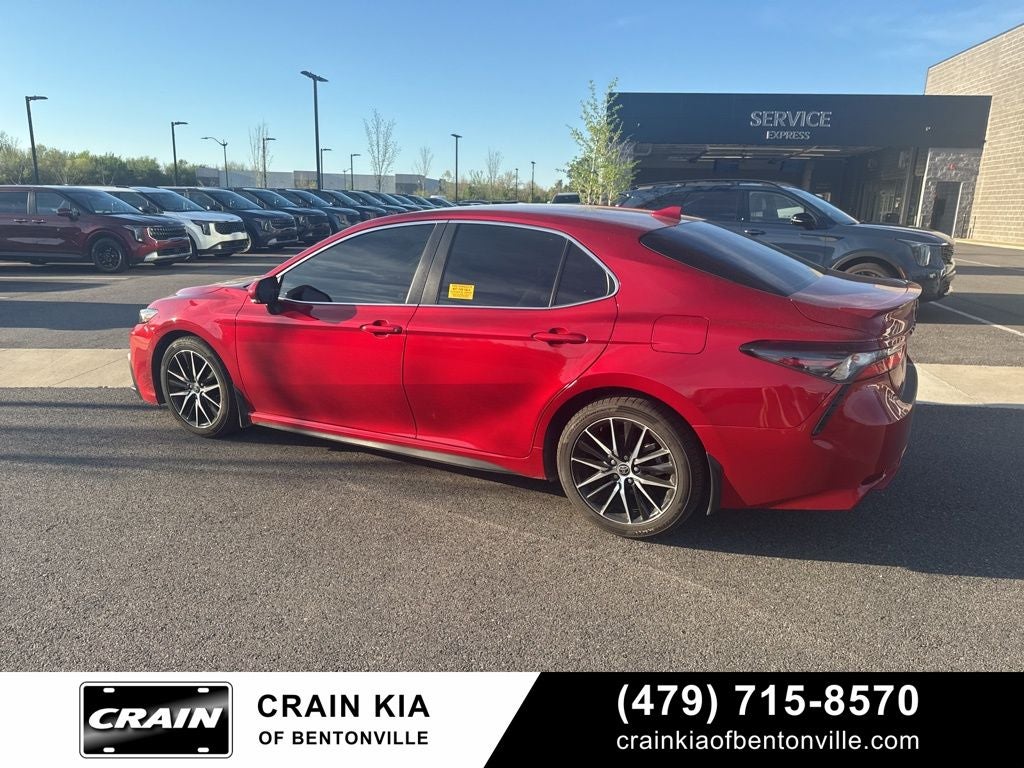 2022 Toyota Camry SE - CLEAN CARFAX / ONE OWNER