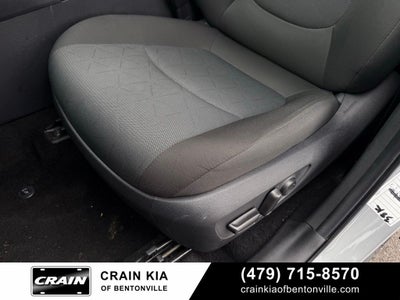 2025 Toyota RAV4 Hybrid XLE - AWD / CLEAN CARFAX / ONE OWNER