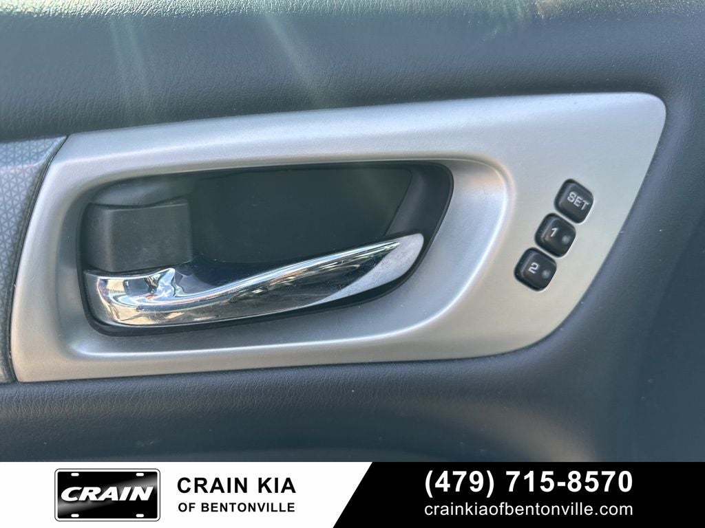 2017 Nissan Pathfinder SL - 4WD / LEATHER