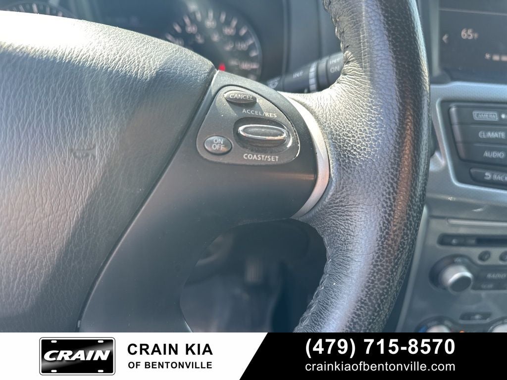 2017 Nissan Pathfinder SL - 4WD / LEATHER