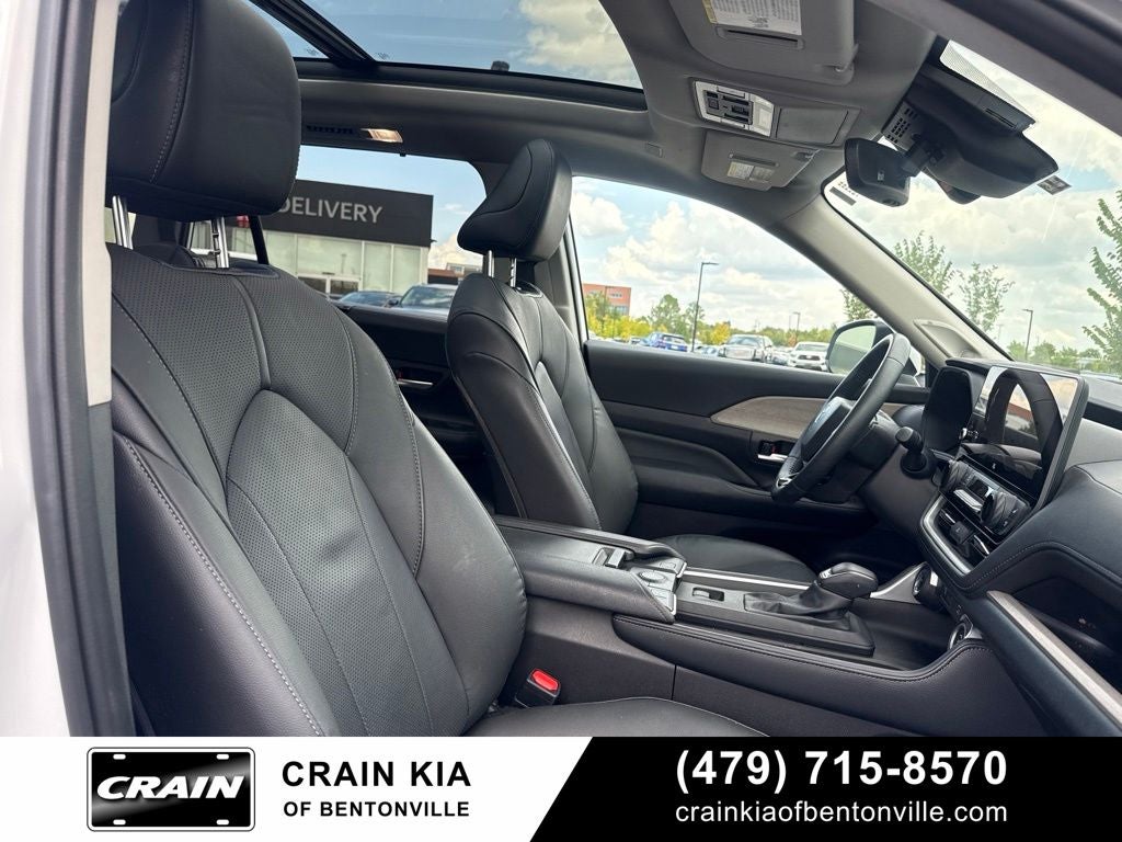 2025 Toyota Grand Highlander Hybrid Limited - AWD / PANORAMIC SUNROOF / CLEAN CARFAX