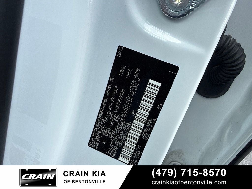 2025 Toyota Grand Highlander Hybrid Limited - AWD / PANORAMIC SUNROOF / CLEAN CARFAX