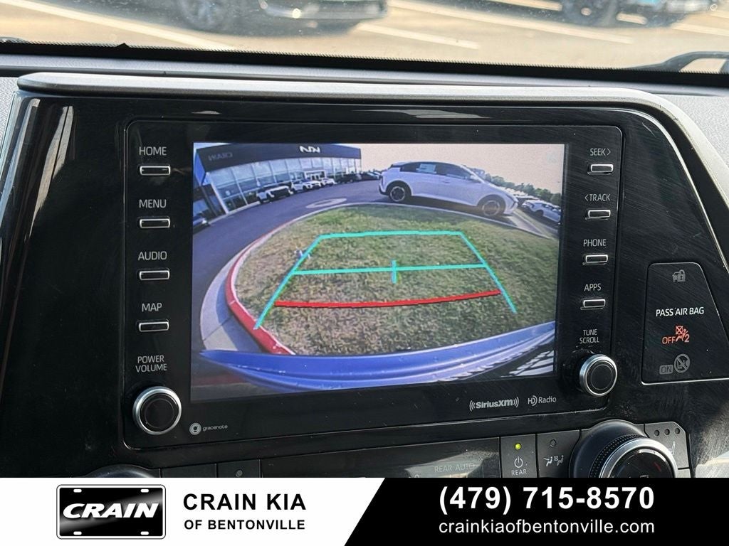 2022 Toyota Highlander XLE - CLEAN CARFAX / SUNROOF