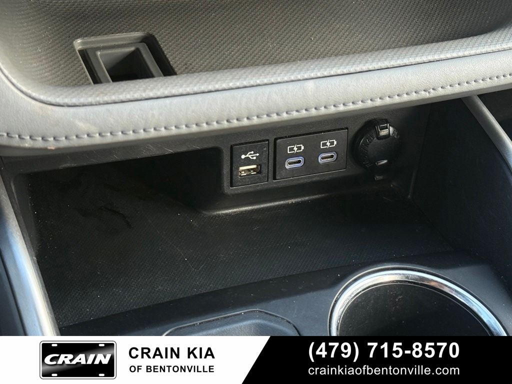 2022 Toyota Highlander XLE - CLEAN CARFAX / SUNROOF