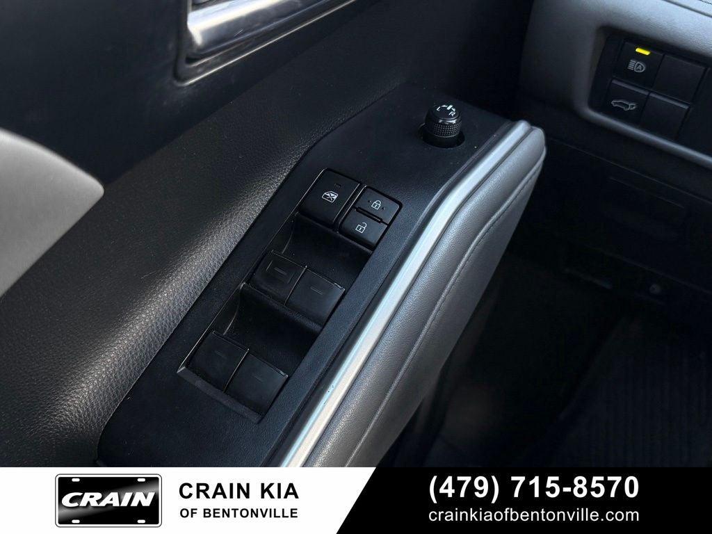 2022 Toyota Highlander XLE - CLEAN CARFAX / SUNROOF