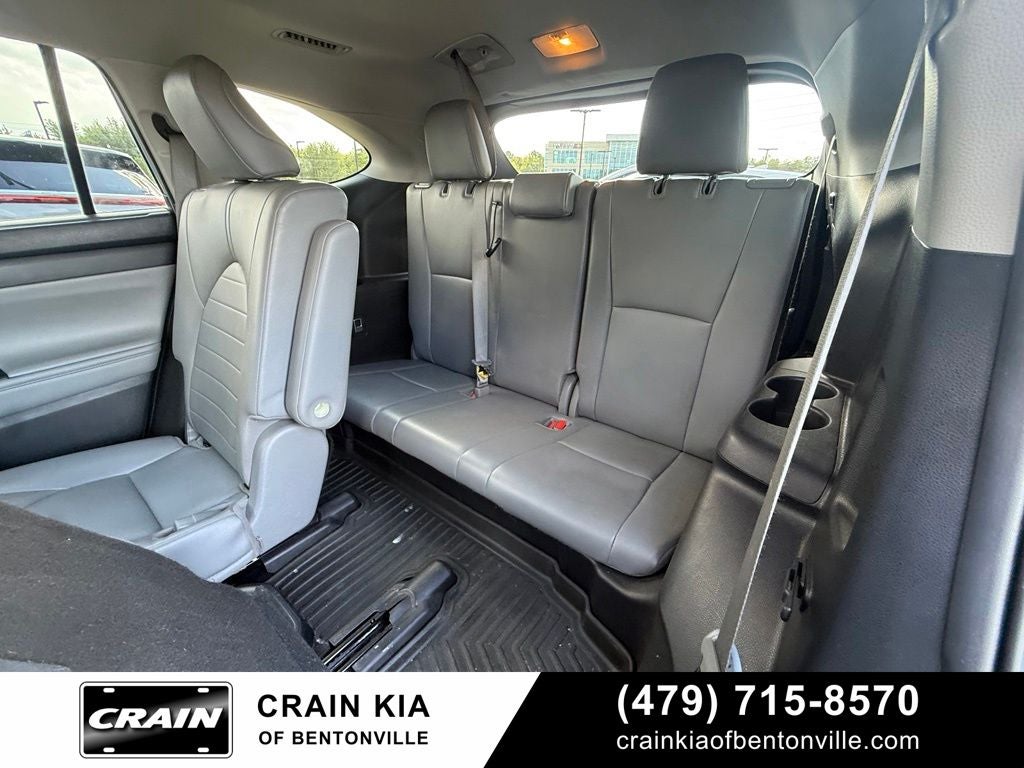 2022 Toyota Highlander XLE - CLEAN CARFAX / SUNROOF