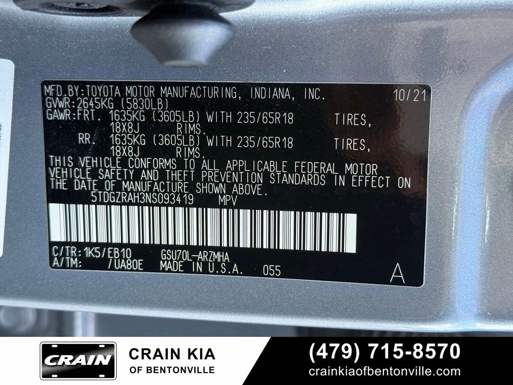 2022 Toyota Highlander XLE - CLEAN CARFAX / SUNROOF